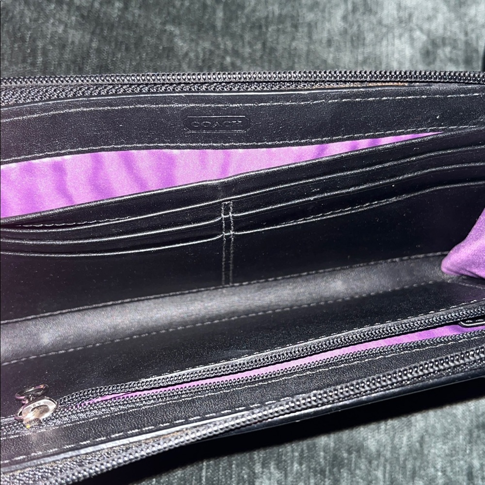 Signature Coach Wallet - Picture 2 of 4
